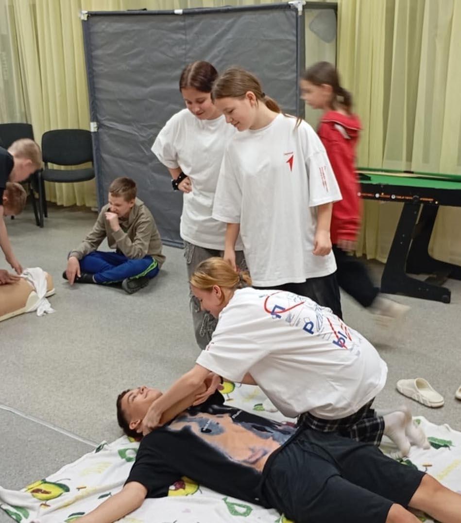 В&nbsp;Свердловской области инструктор &laquo;Красного Креста&raquo; провел мастер-класс