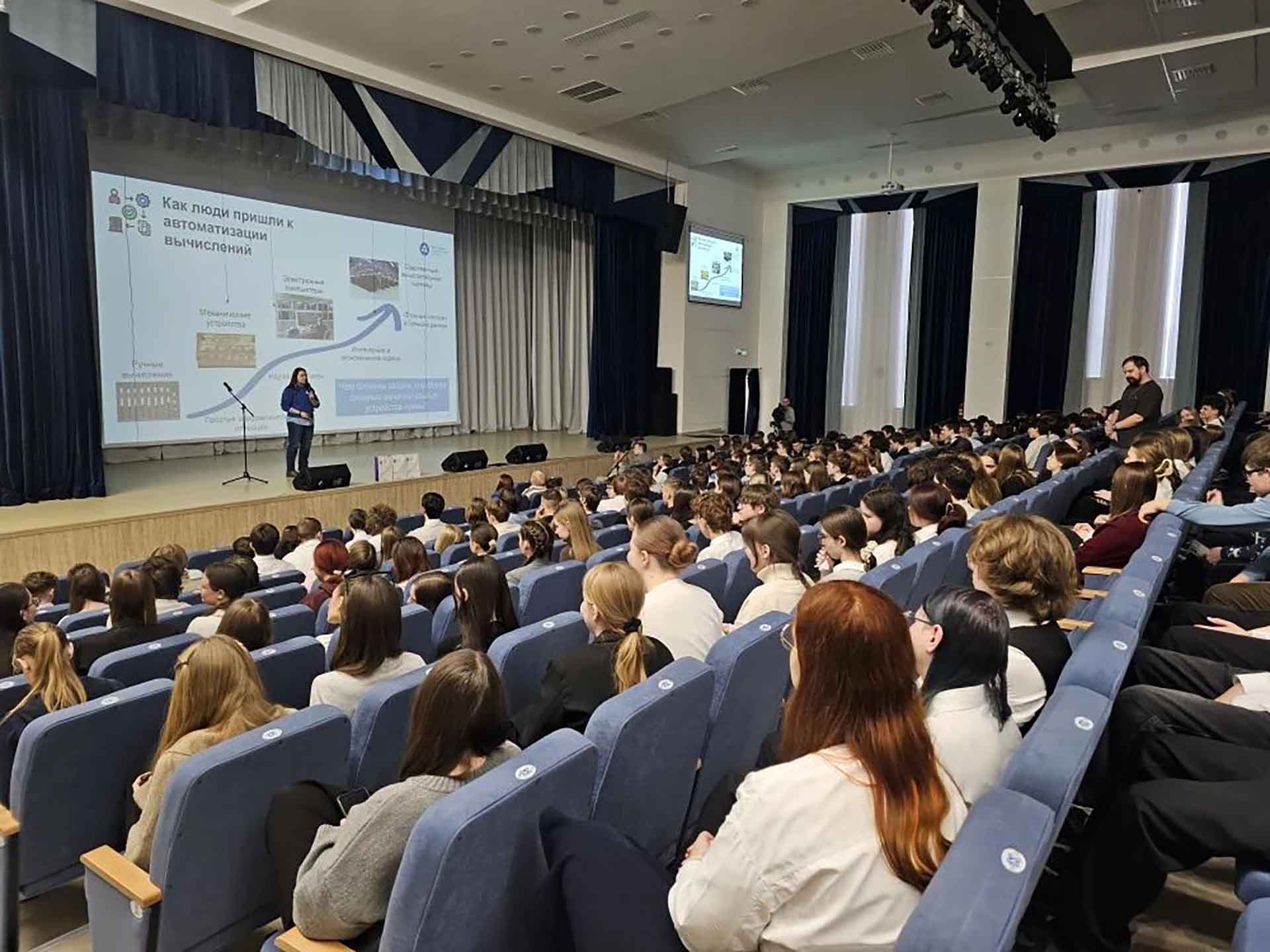 В&nbsp;лицее поселка Кольцово Новосибирской области провели &laquo;Урок цифры&raquo;