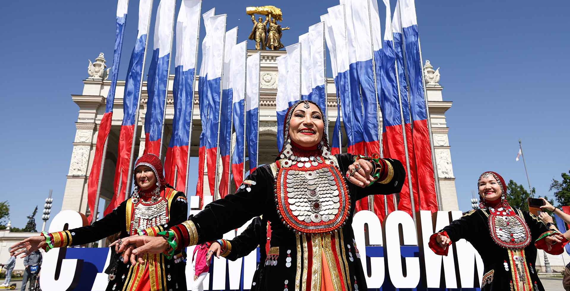 Культура и&nbsp;традиции&nbsp;&mdash; из&nbsp;прошлого в&nbsp;будущее: как&nbsp;провести День России