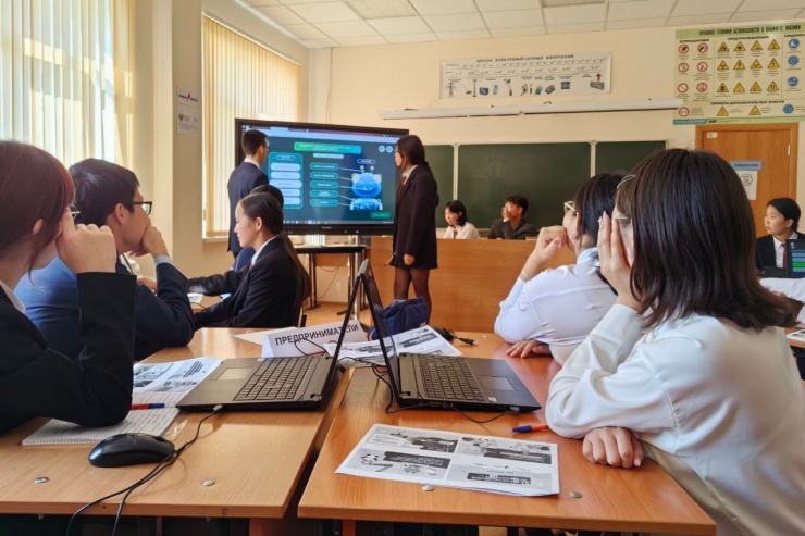Ученики Усть-Ордынской гимназии-интерната в&nbsp;Приангарье узнали об&nbsp;ИИ-агентах