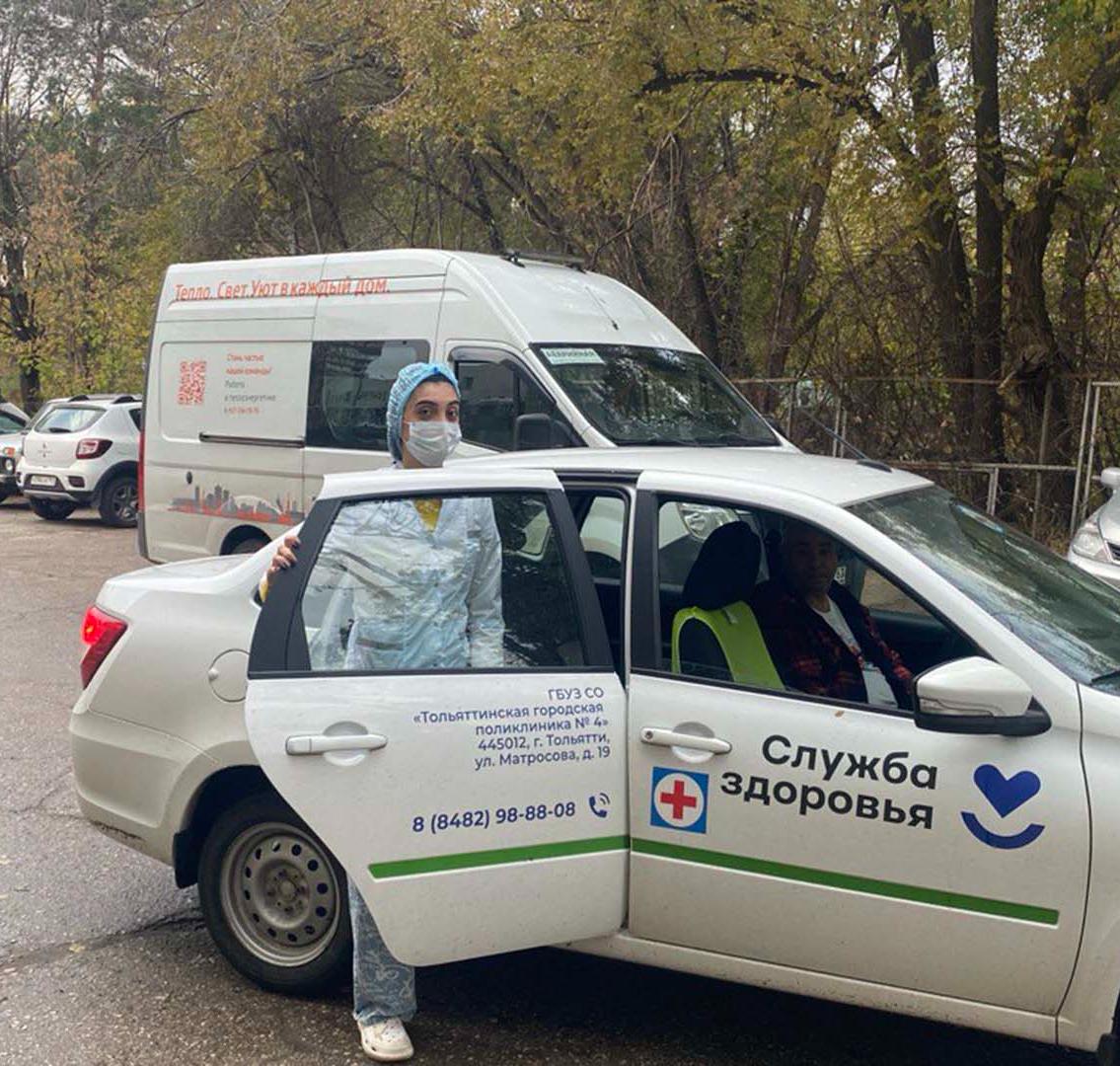 Поликлиника в Тольятти получила шесть новых автомобилей