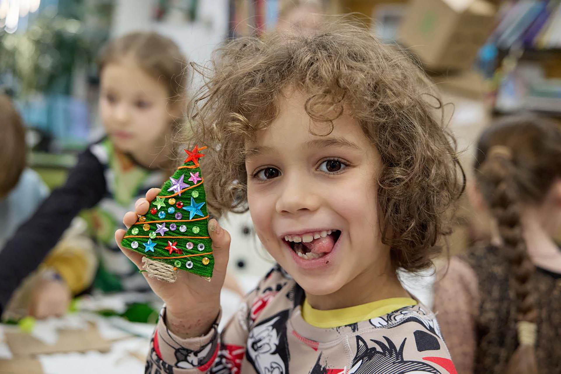 В&nbsp;Москве прошел мастер-класс по&nbsp;созданию елочной игрушки из&nbsp;макулатуры