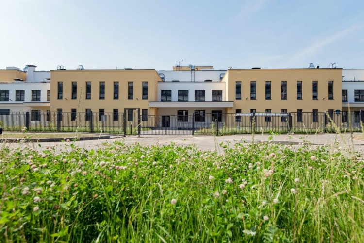На проспекте Буденного в Петербурге возвели новую школу на 700 учеников