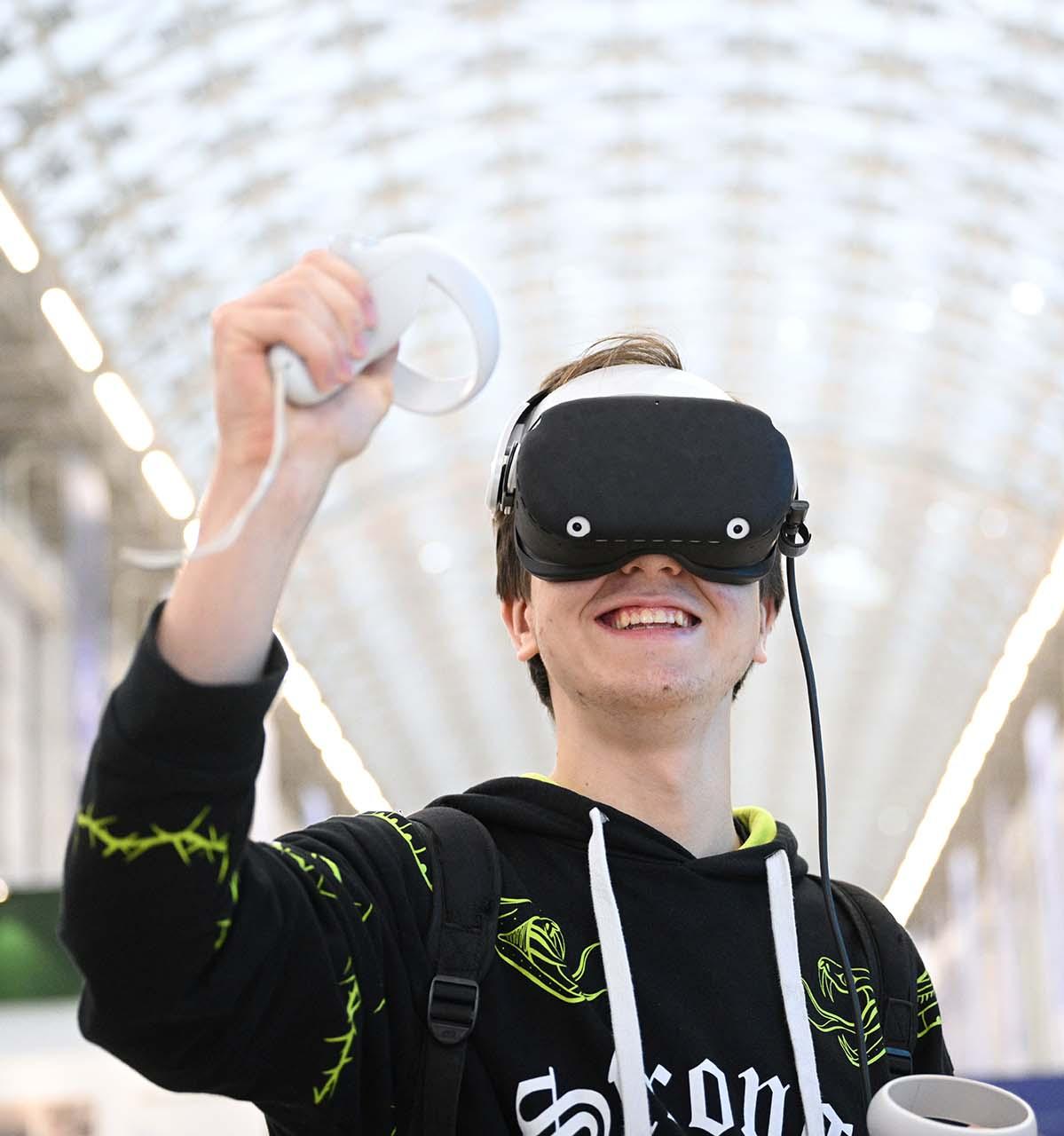 Кировские школьники представили на&nbsp;конкурсе VR-симулятор сборки дронов