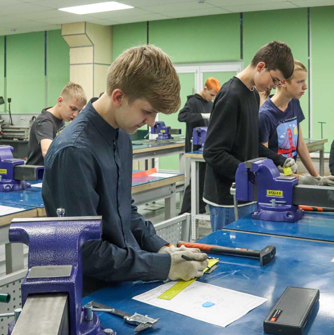 В Петербурге к проекту «Первая профессия» присоединились более 100 учащихся