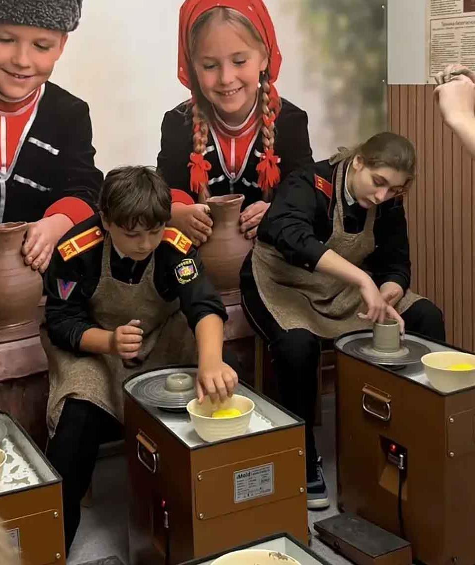 В&nbsp;школе Анапы открыли казачью гончарную мастерскую