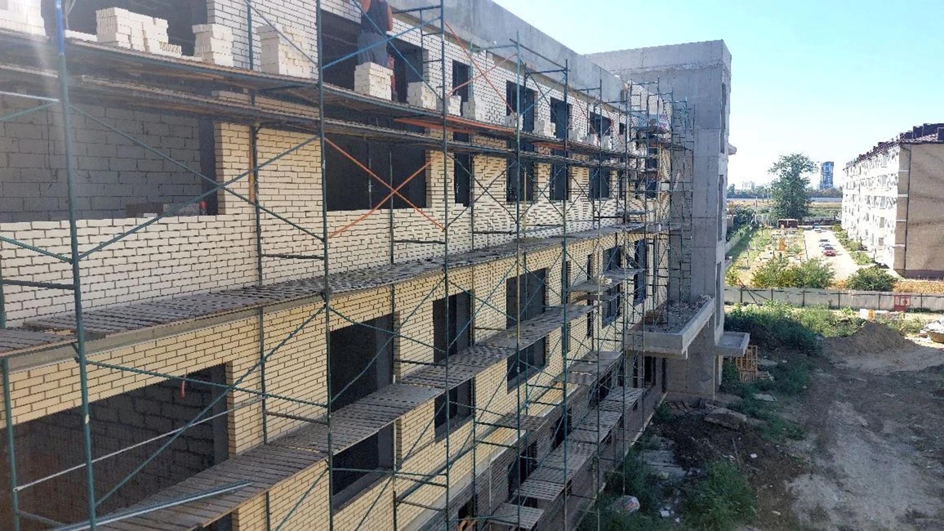 Новая школа в&nbsp;поселке Краснодарском на&nbsp;Кубани готова почти наполовину