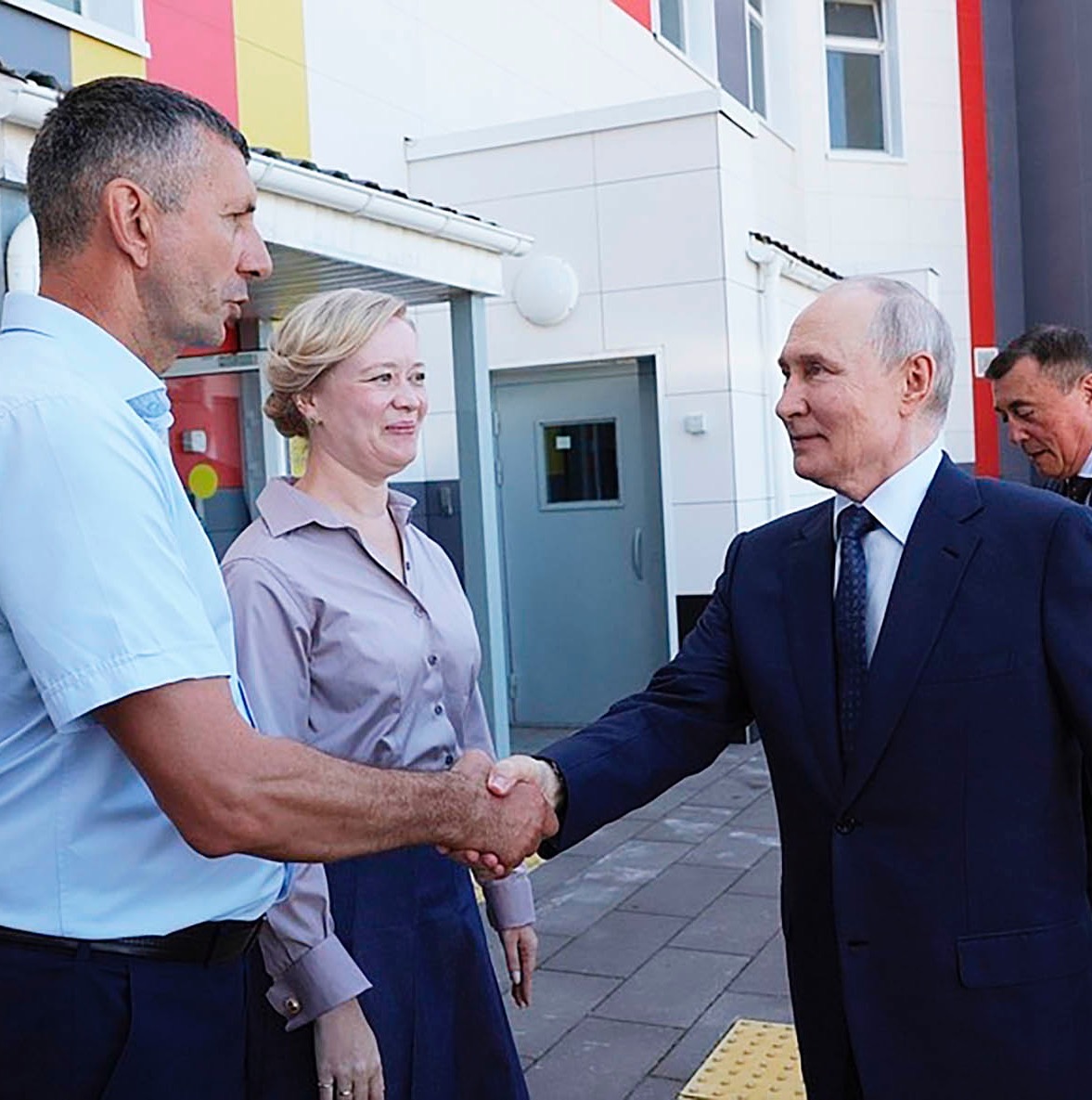 Владимир Путин посетил школу имени Героя России Э. Д.&nbsp;Норполова в&nbsp;Курильске