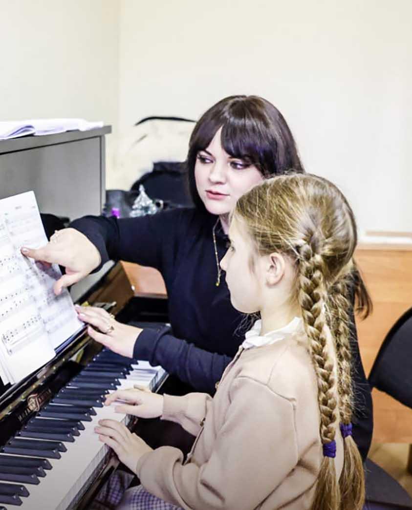 Школы искусств подмосковного Красногорска получили новые инструменты