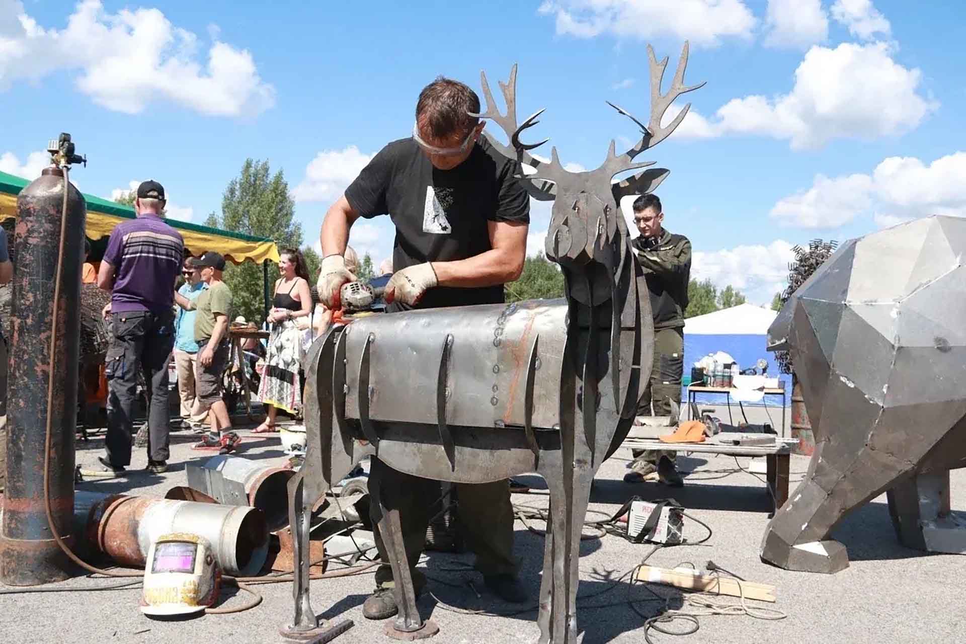 В&nbsp;поселке Зеленогорском Кузбасса прошел фестиваль искусства из&nbsp;металлолома