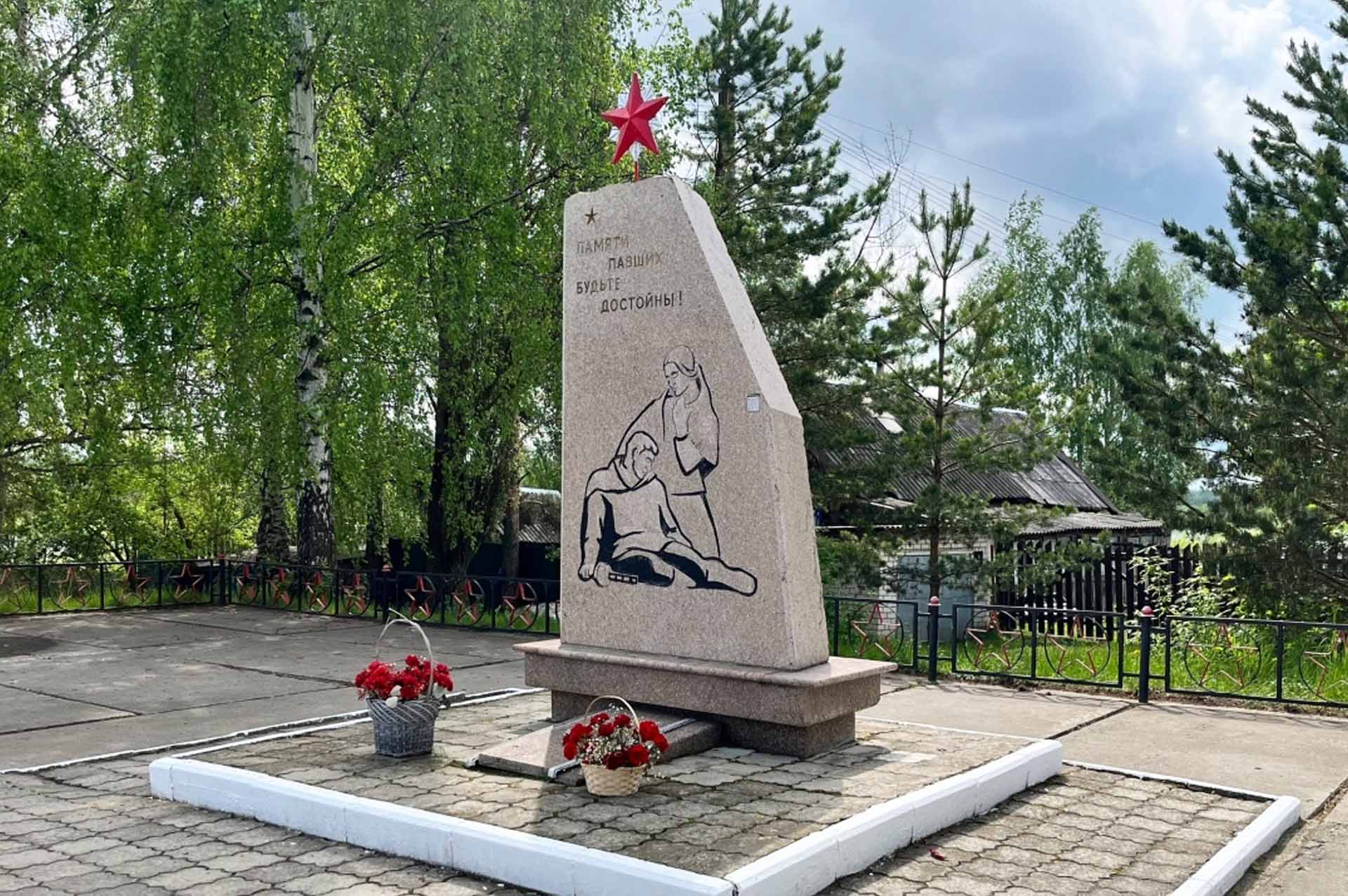 В&nbsp;поселке Оршанка в&nbsp;Марий Эл обновили территорию у&nbsp;обелиска