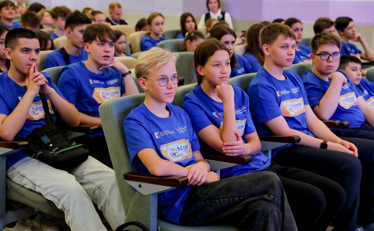 Более 350&nbsp;школьников собрал чемпионат-форум &laquo;КреаТех-2025&raquo; в&nbsp;Петербурге