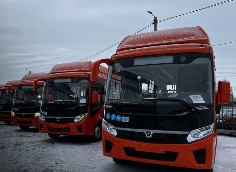В&nbsp;Омск поступили первые 5&nbsp;городских автобусов