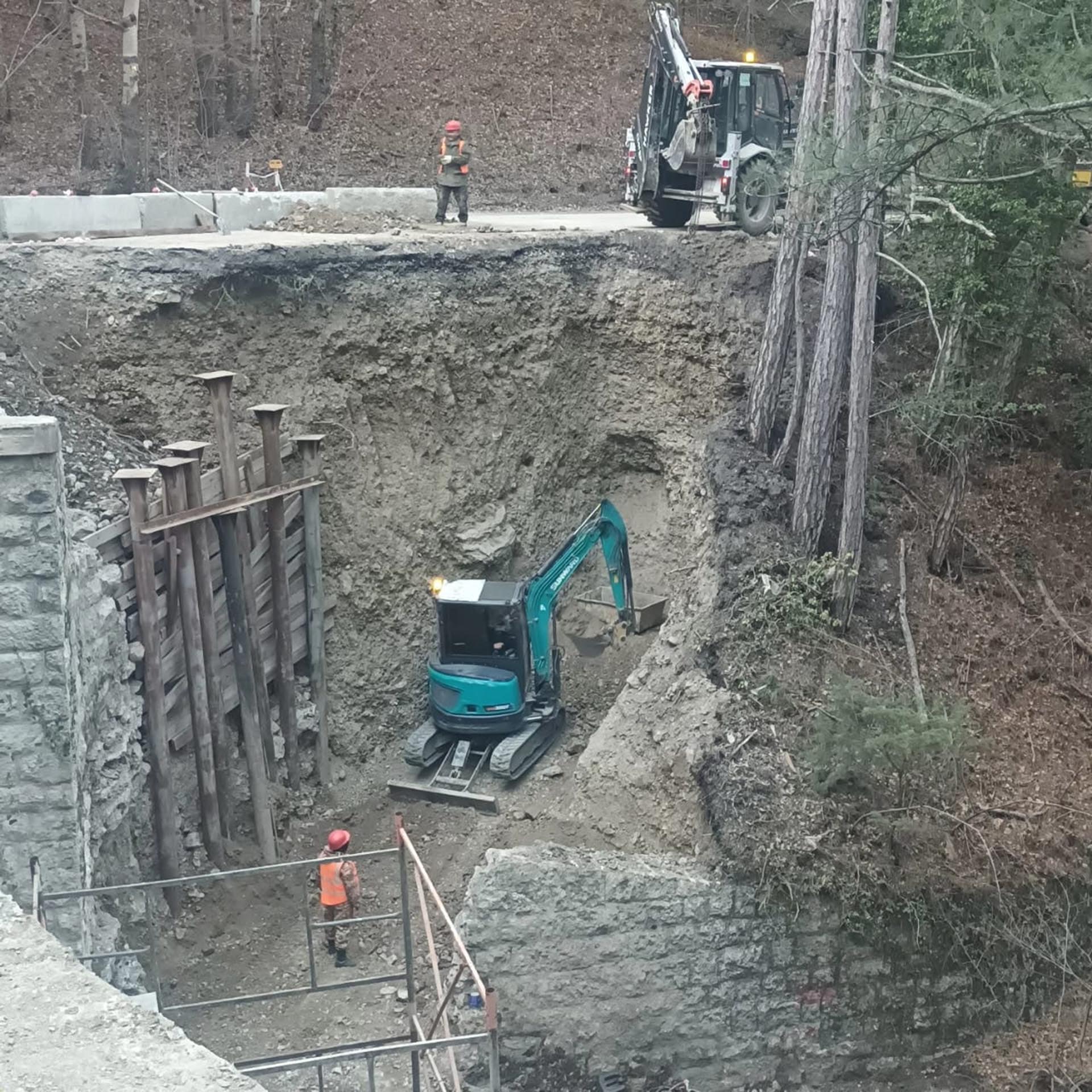 В&nbsp;Крыму начали обновлять мост на&nbsp;дороге Бахчисарай&nbsp;&mdash; Ялта