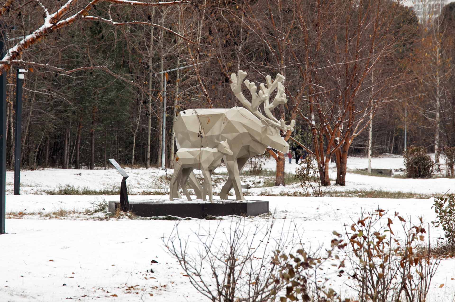 В сургутском парке «За Саймой» благоустроили участок прогулочной зоны