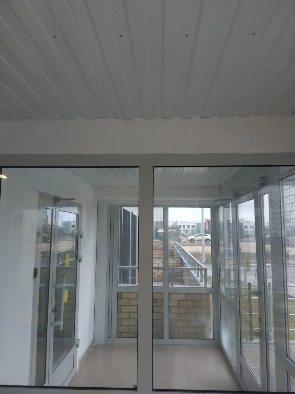 В&nbsp;кировской новостройке по&nbsp;просьбам жителей починили подъезд