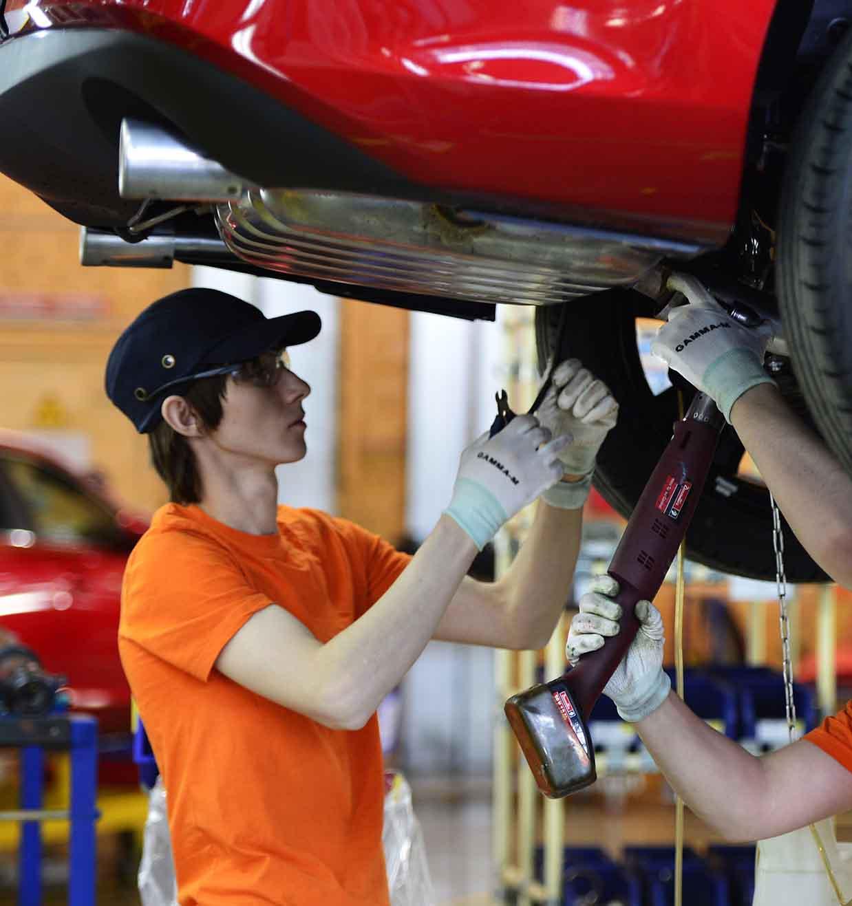 Житель поселка Южного в&nbsp;Калмыкии с&nbsp;господдержкой открыл автосервис