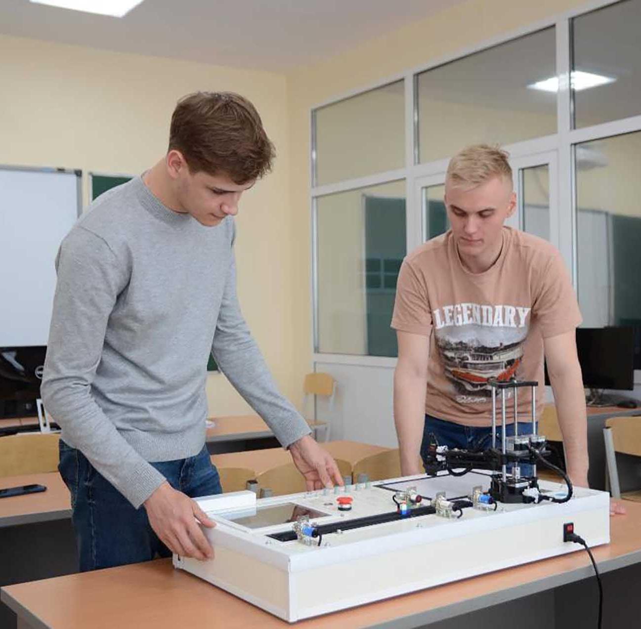 Челябинские ученые научили промышленного робота перемещаться в&nbsp;темноте