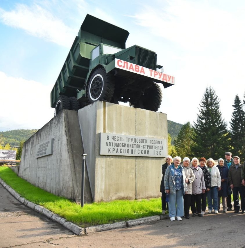 В&nbsp;Дивногорске Красноярского края благоустроили сквер у&nbsp;памятника самосвалу
