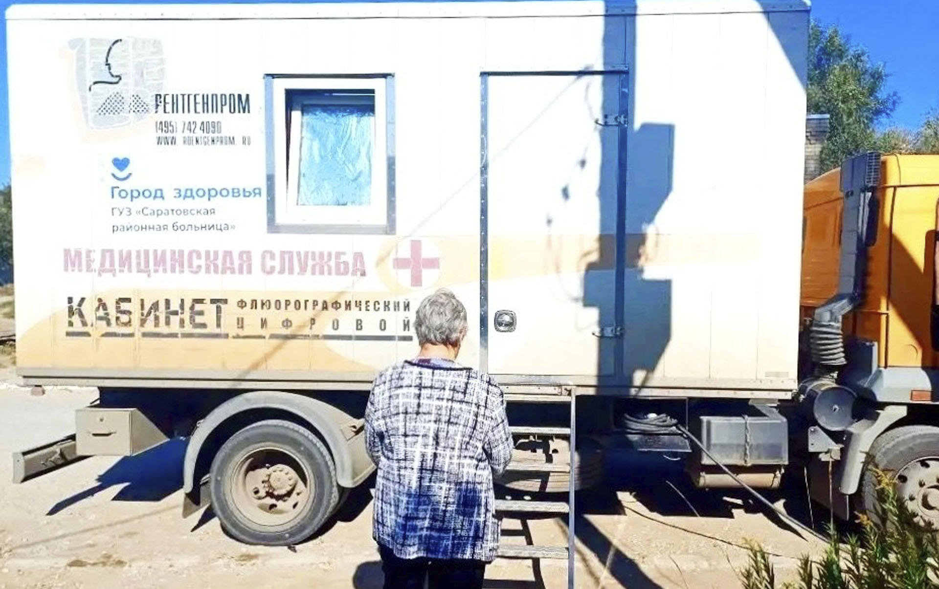 Врачи осмотрели жителей поселка Красный Октябрь в&nbsp;Саратовской области
