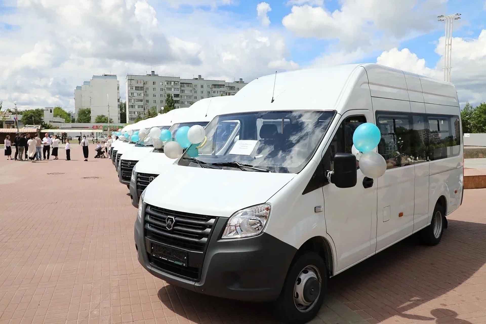 Еще&nbsp;10&nbsp;многодетных семей в&nbsp;Ростовской области получили микроавтобусы