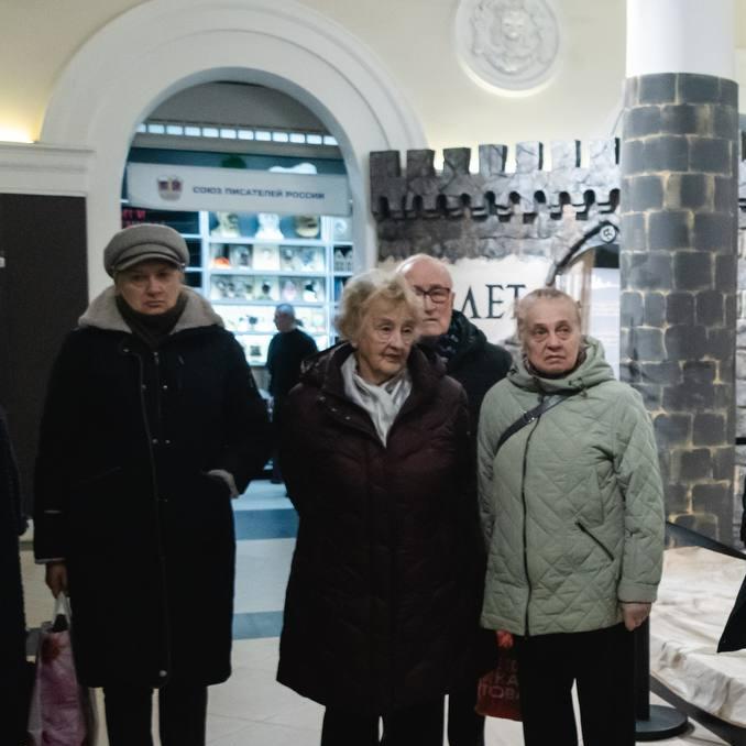 В&nbsp;Петербурге жители блокадного Ленинграда посетили старейшую киностудию