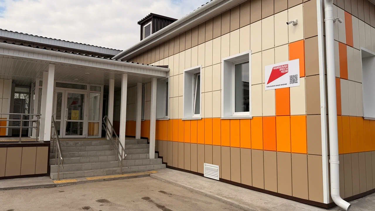 Фасад библиотеки в&nbsp;Киселёвске улучшили по&nbsp;просьбе жителей