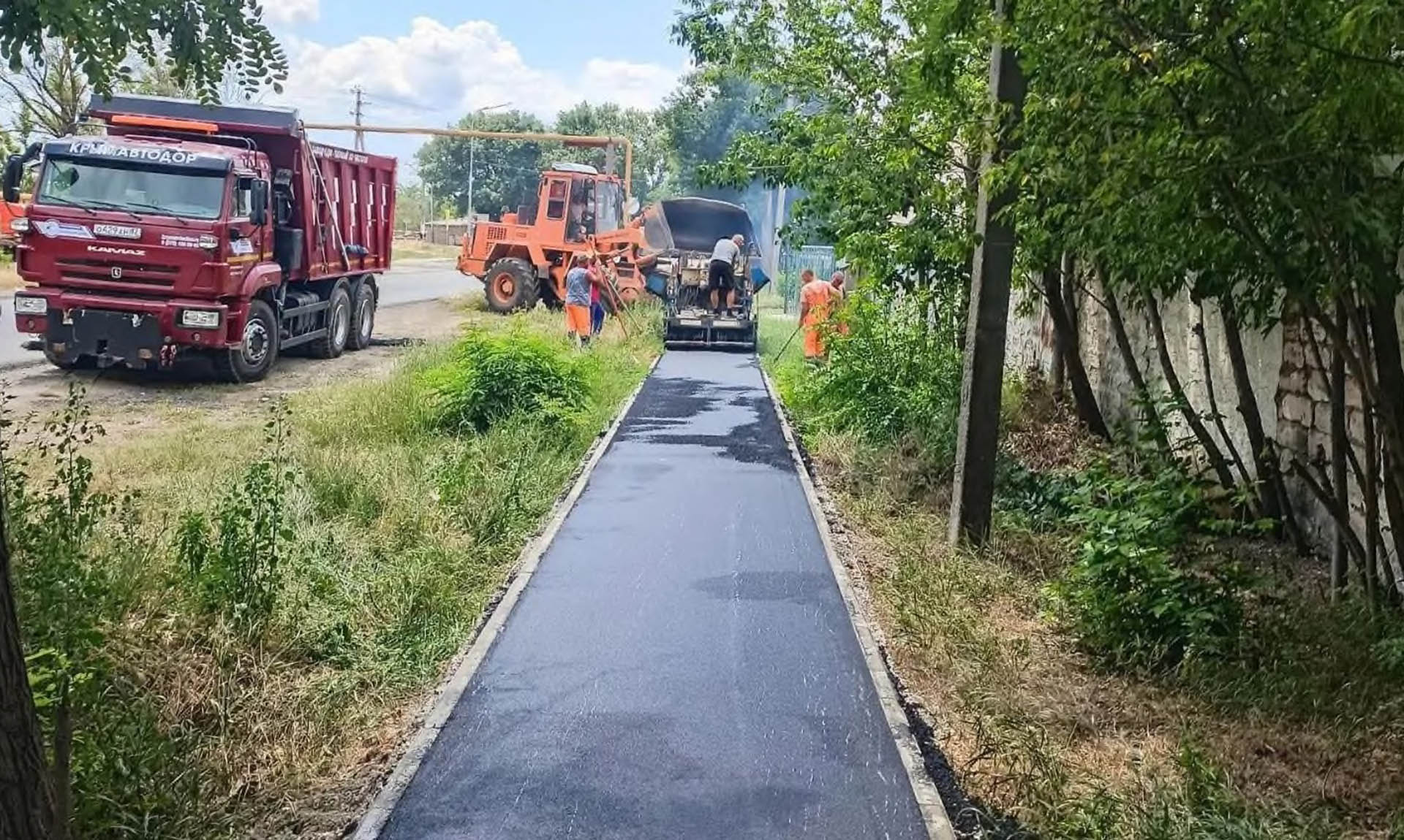 В&nbsp;поселке Октябрьское Крыма завершают ремонт участка дороги