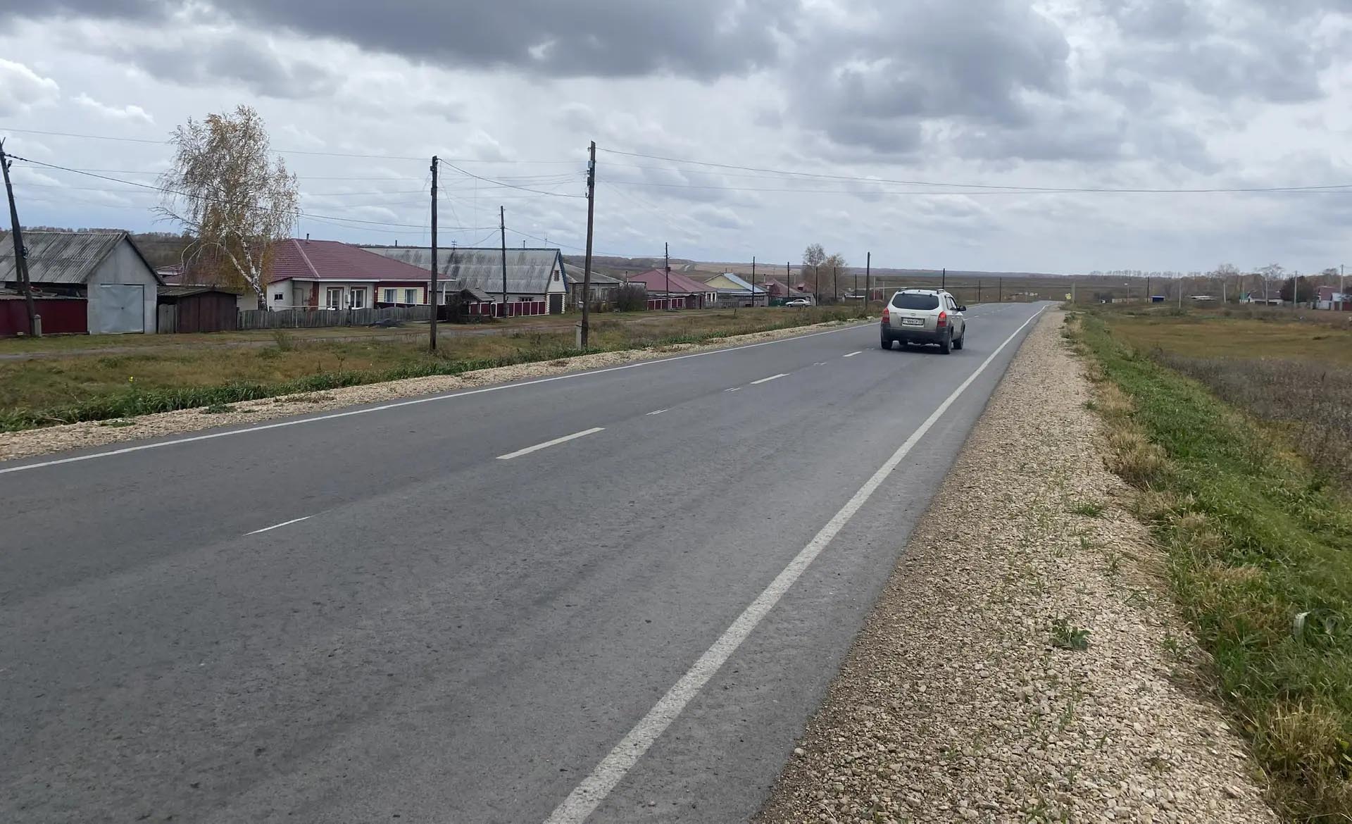 В Топчихинском районе Алтайского края обновили дорогу, ведущую к школе