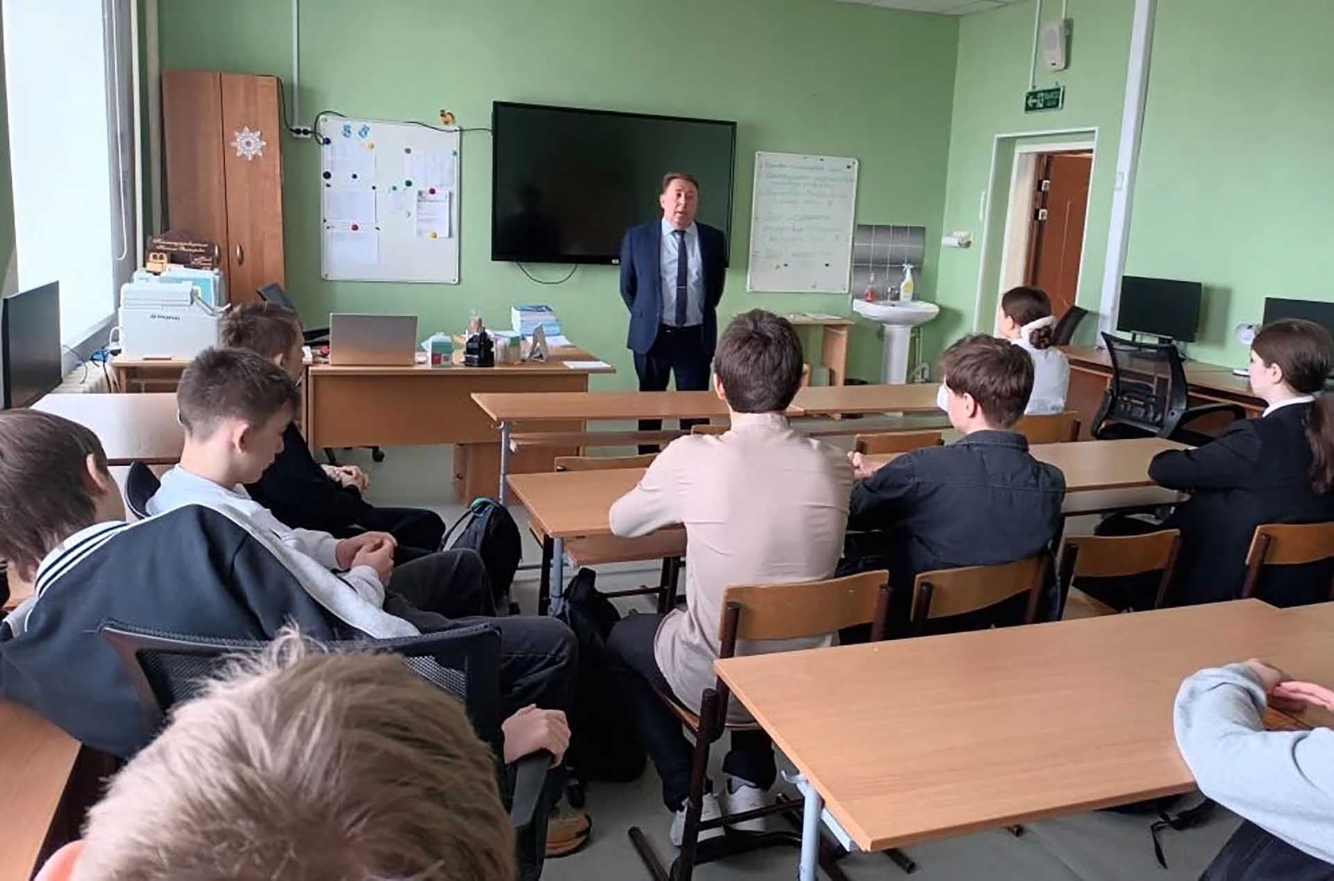 В&nbsp;школе поселка Искателей в&nbsp;НАО провели урок о&nbsp;безопасности в&nbsp;интернете