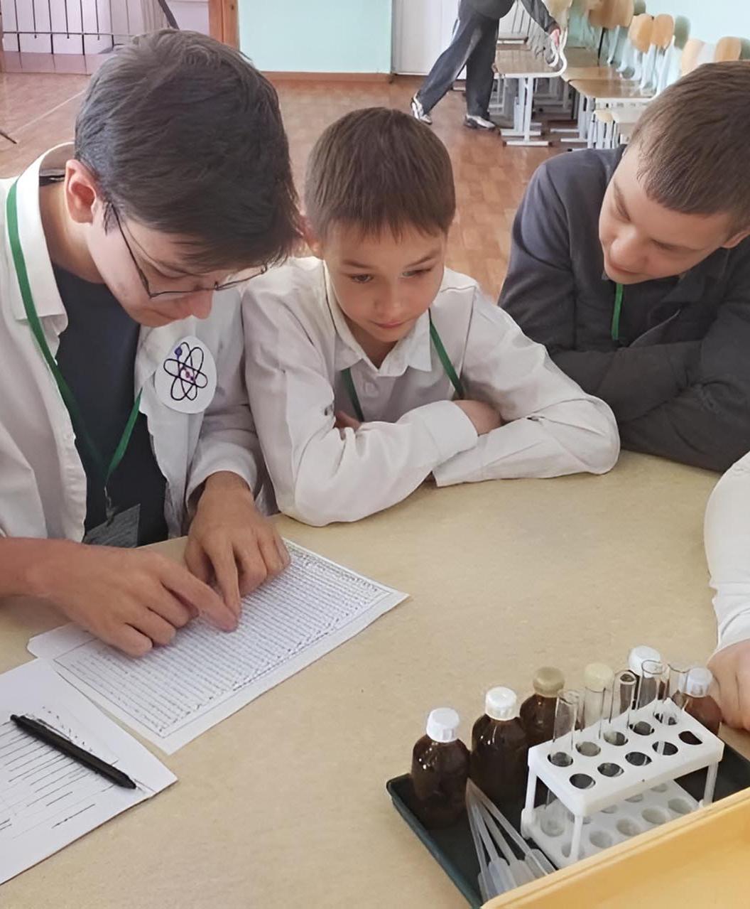 В&nbsp;школе № 6&nbsp;в&nbsp;Сысерти Свердловской области прошел квест по&nbsp;химии