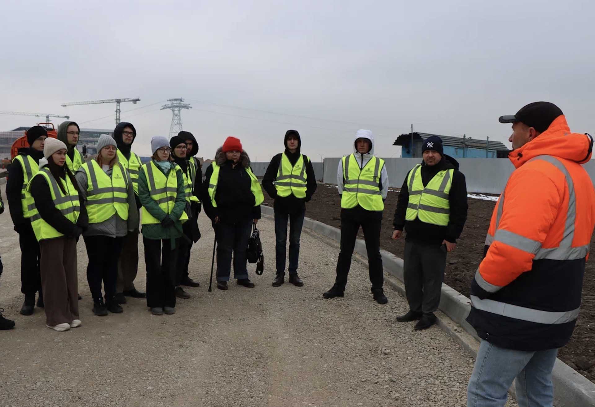 В Благовещенске будущие строители проинспектировали дорожные работы