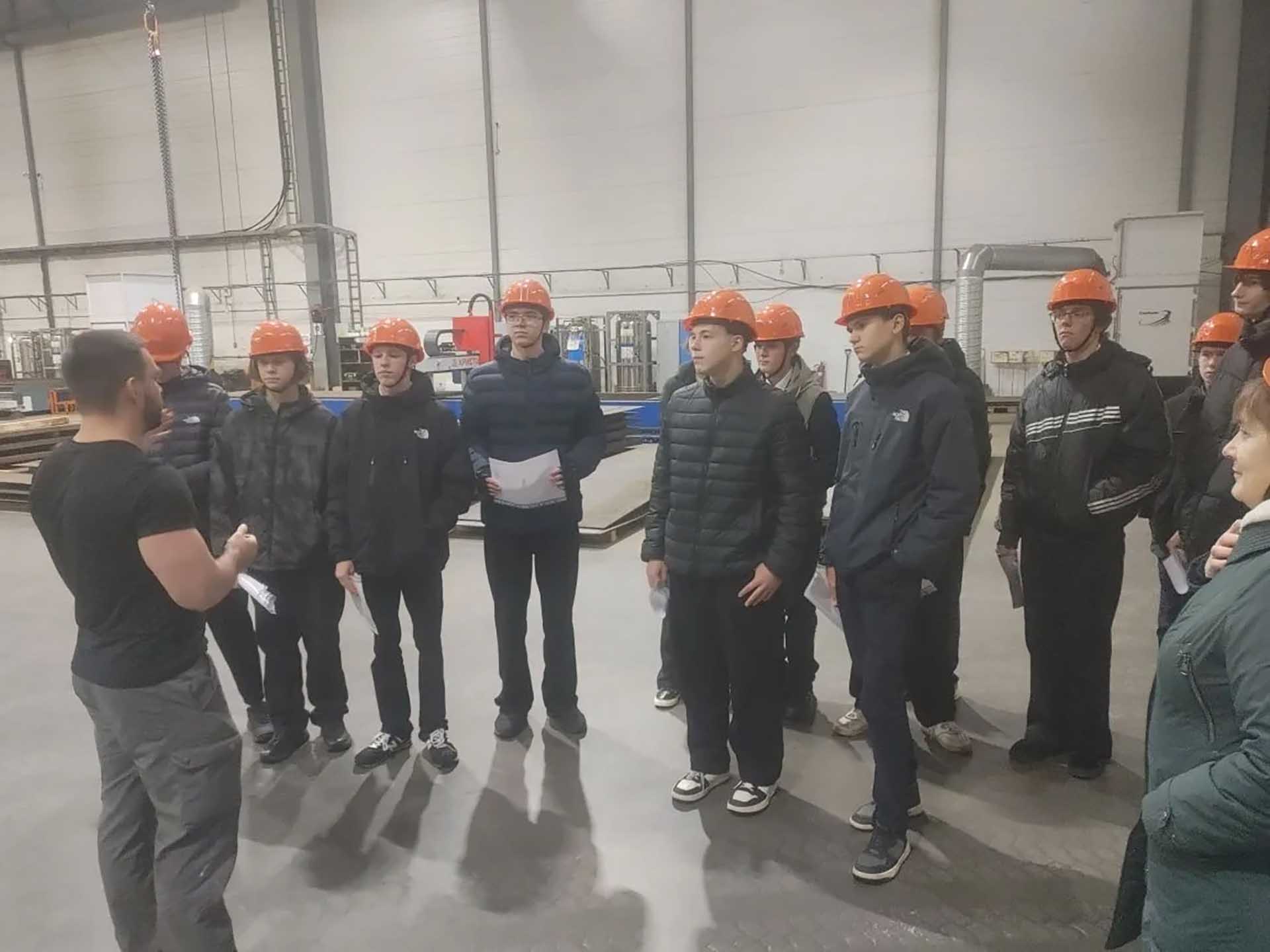 В&nbsp;Ленобласти школьники посетили одну из&nbsp;крупнейших транспортных компаний РФ