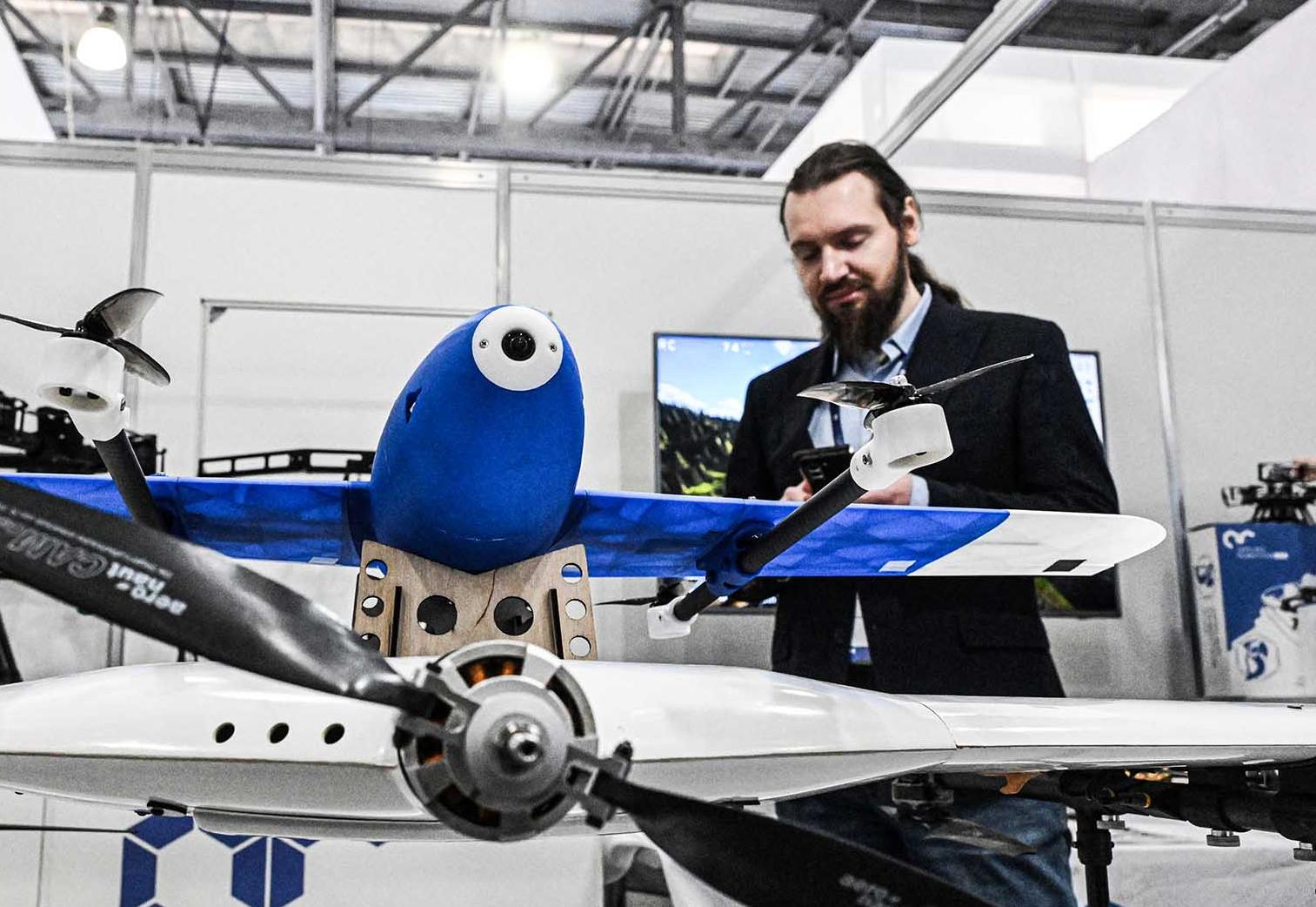 13 — к&nbsp;счастью: ежегодная выставка гражданской авиации