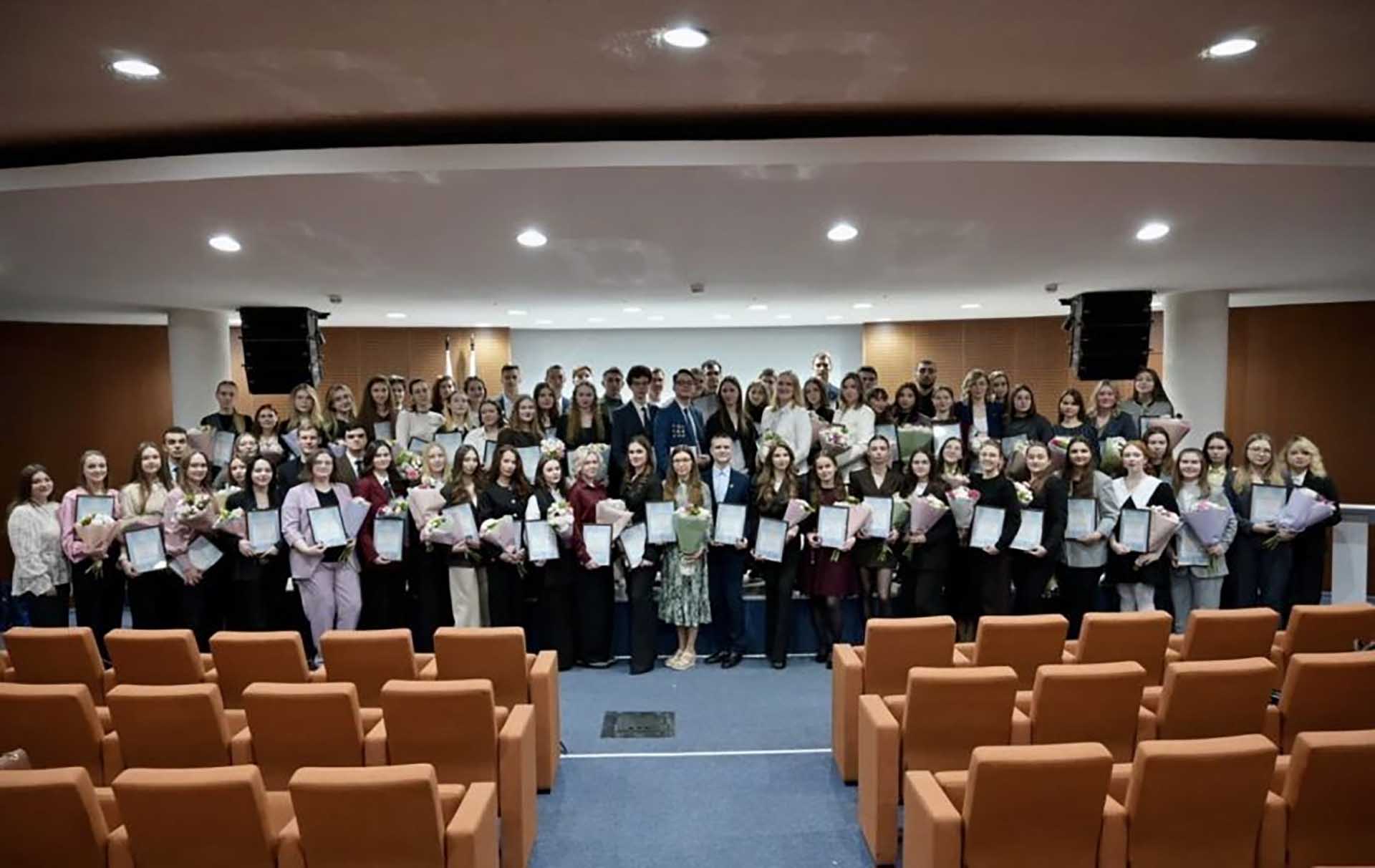 Почти 200&nbsp;студентов и&nbsp;аспирантов Урала получили стипендии губернатора