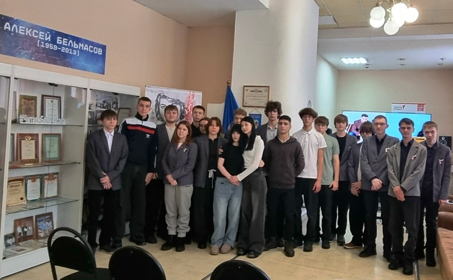 Кузбасские старшеклассники посетили с&nbsp;экскурсией библиотеку им. Крупской