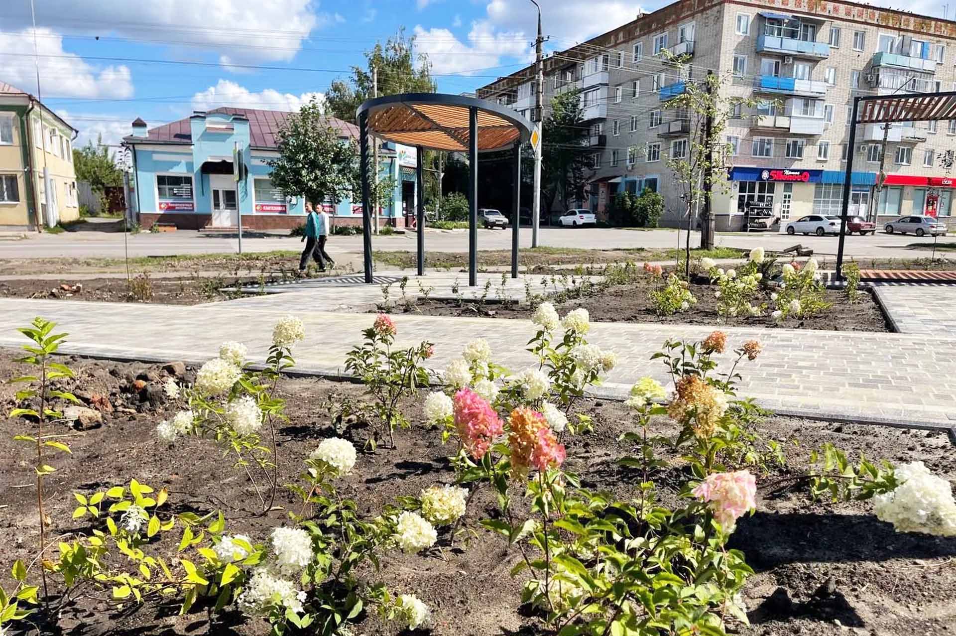 В&nbsp;Петровске Саратовской области завершают благоустройство сквера