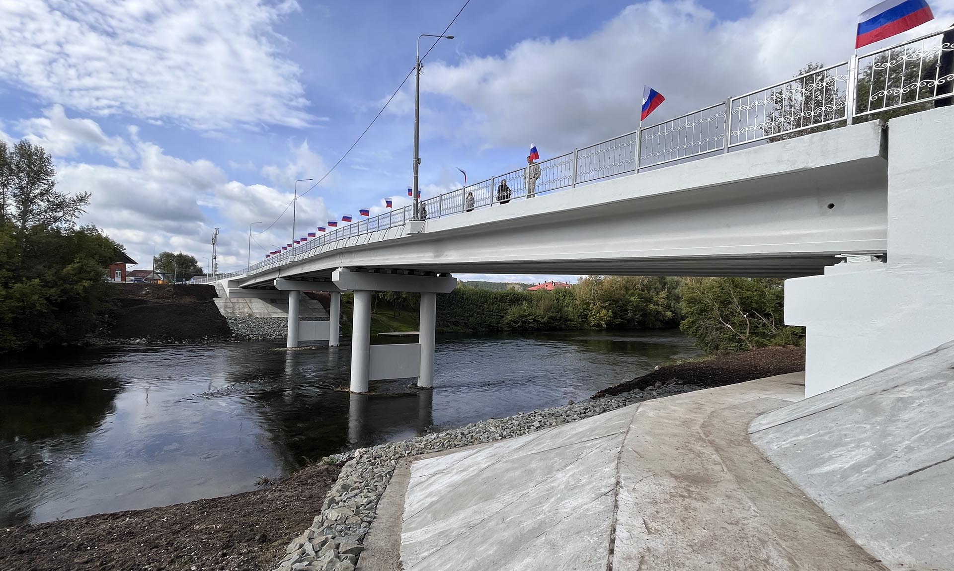 В&nbsp;Кунгуре Пермского края открыли движение по&nbsp;обновленному мосту через Ирень