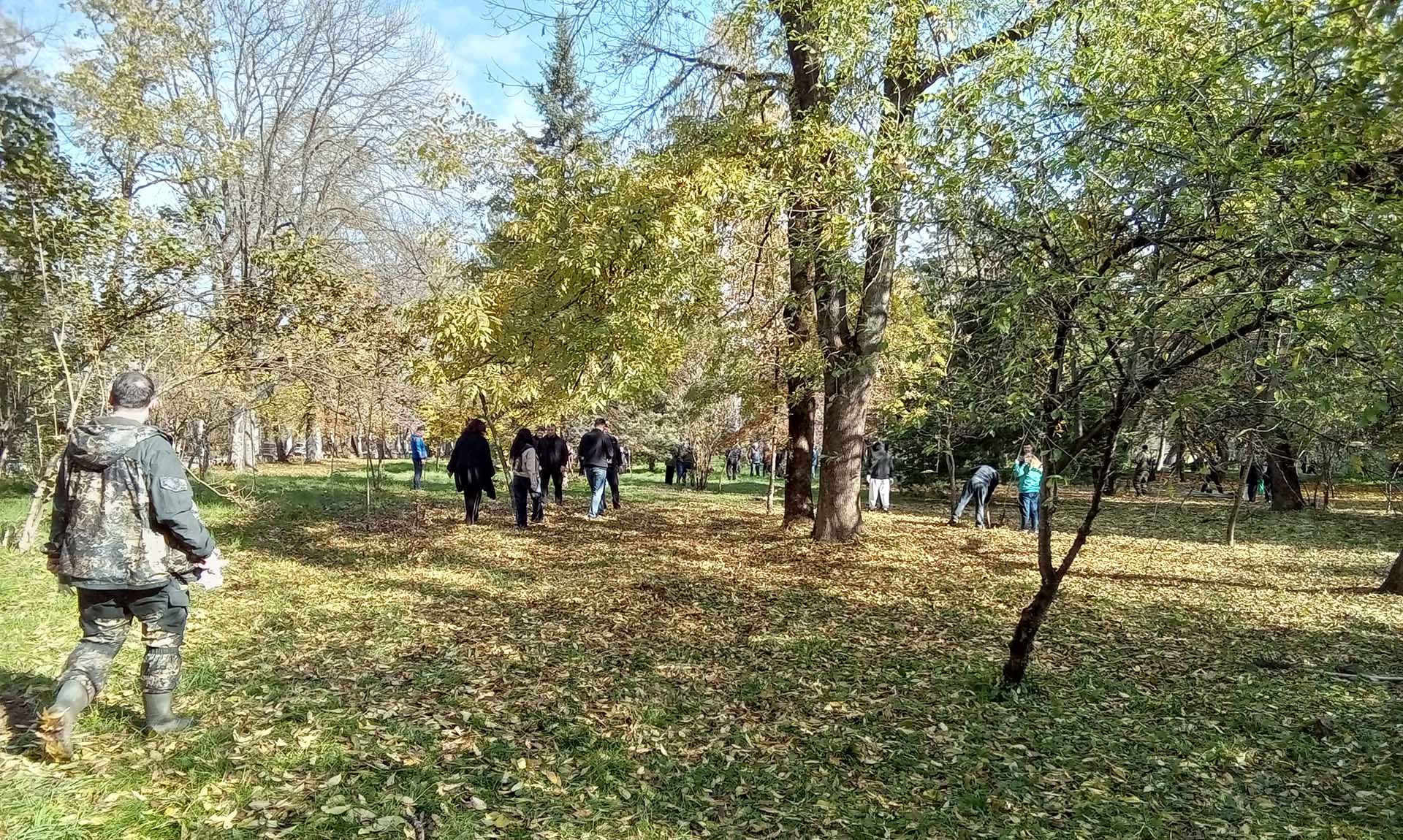 В Атажукинском саду Нальчика состоялась акция «Сохраним лес»