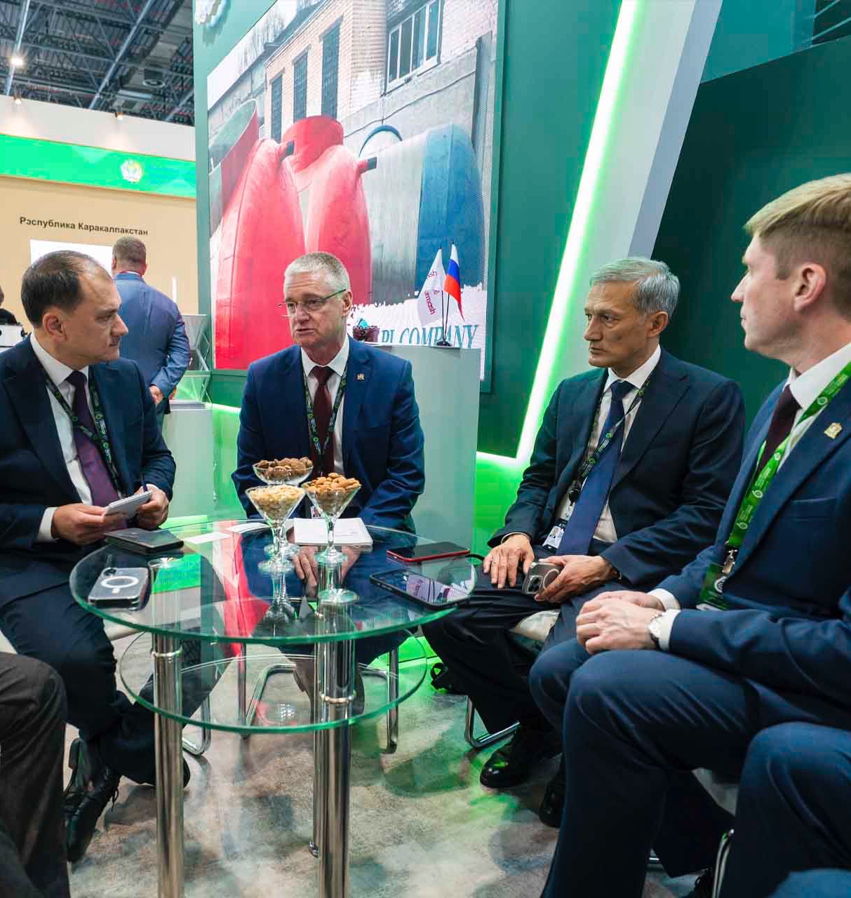 Делегация Югры посетила промышленную выставку &laquo;Иннопром. Центральная Азия&raquo;