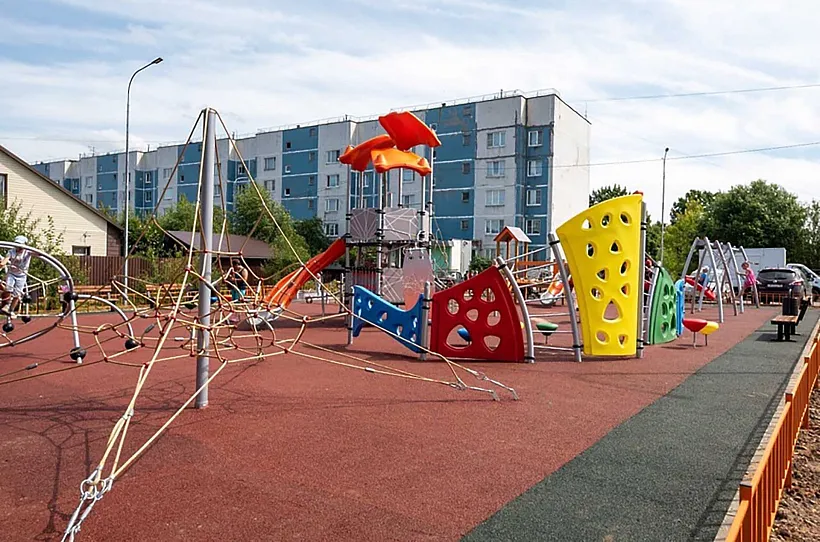 Новую детскую площадку установили в&nbsp;подмосковном поселке Снегири
