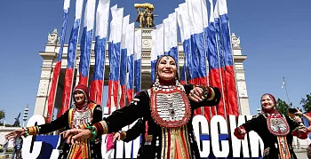 Культура и&nbsp;традиции&nbsp;&mdash; из&nbsp;прошлого в&nbsp;будущее: как&nbsp;провести День России