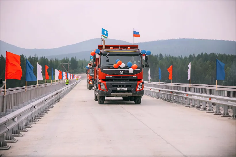 Движение по&nbsp;новому мосту через реку Аллах-Юнь открыли в&nbsp;Якутии