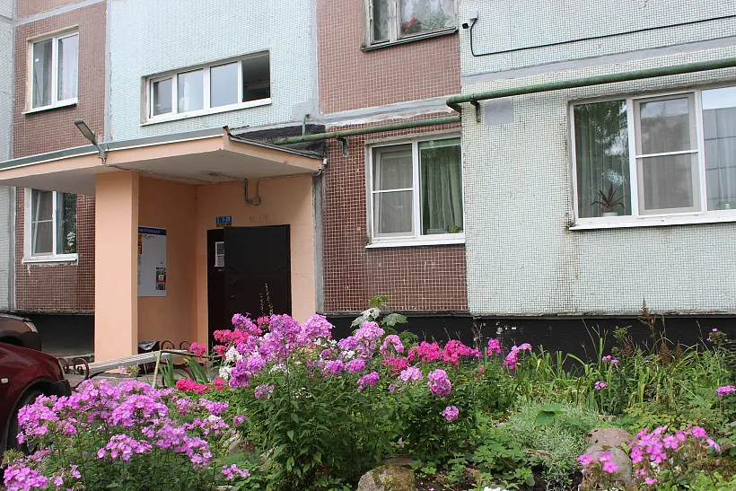 В&nbsp;Великом Новгороде завершают обновление дворовой территории