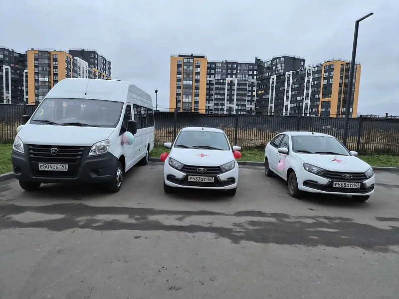Три автомобиля пополнили автопарк Ломоносовской больницы в&nbsp;Ленобласти