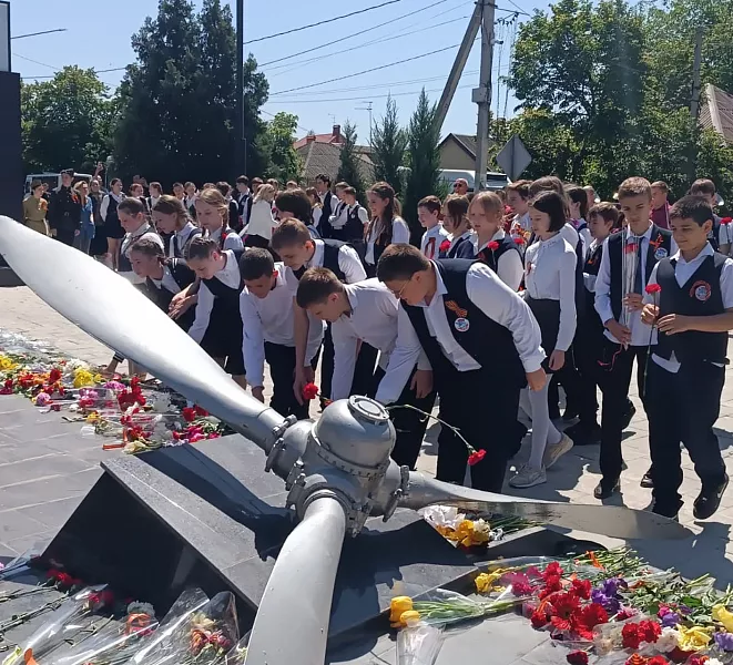 В&nbsp;Азове Ростовской области открыт обновленный сквер Летчикам