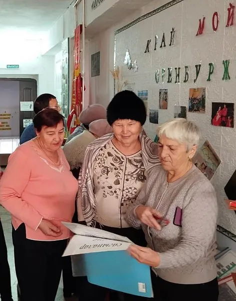 Оренбургские пенсионеры посетили музей и&nbsp;библиотеку села Новосултангулово