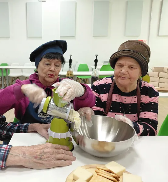 Пожилые люди Воронежской области побывали на&nbsp;экскурсии в&nbsp;сыроварне