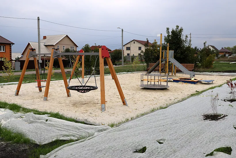 В&nbsp;белгородском поселке Новосадовом обустроили новую детскую площадку