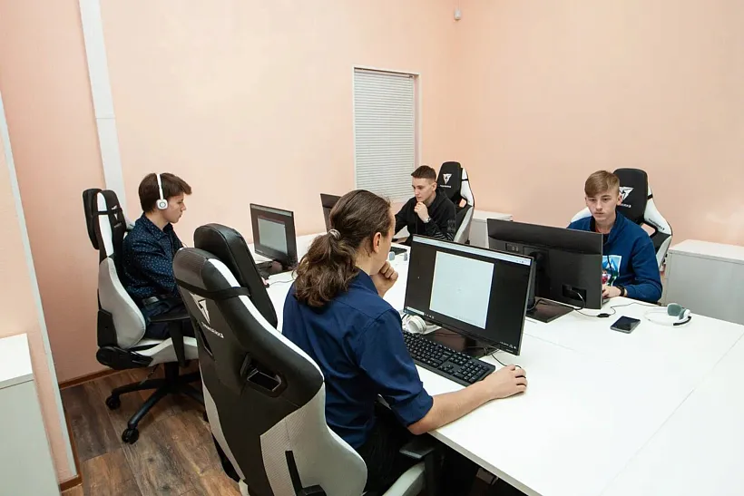 Центр по&nbsp;работе с&nbsp;нейросетями открылся для&nbsp;оренбургских школьников